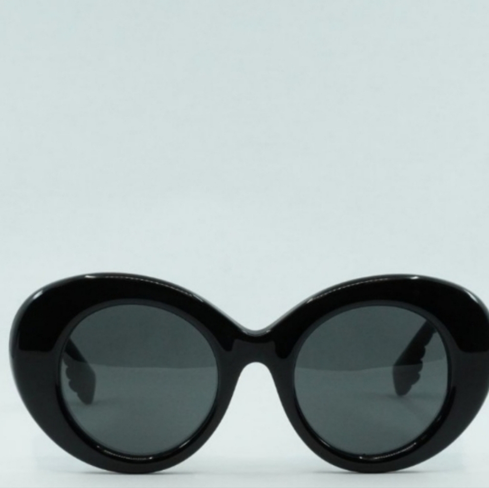 Burberry Chic Black Sunglasses/ FULL INCLUSION/ BNWT - Picture 6 of 10
